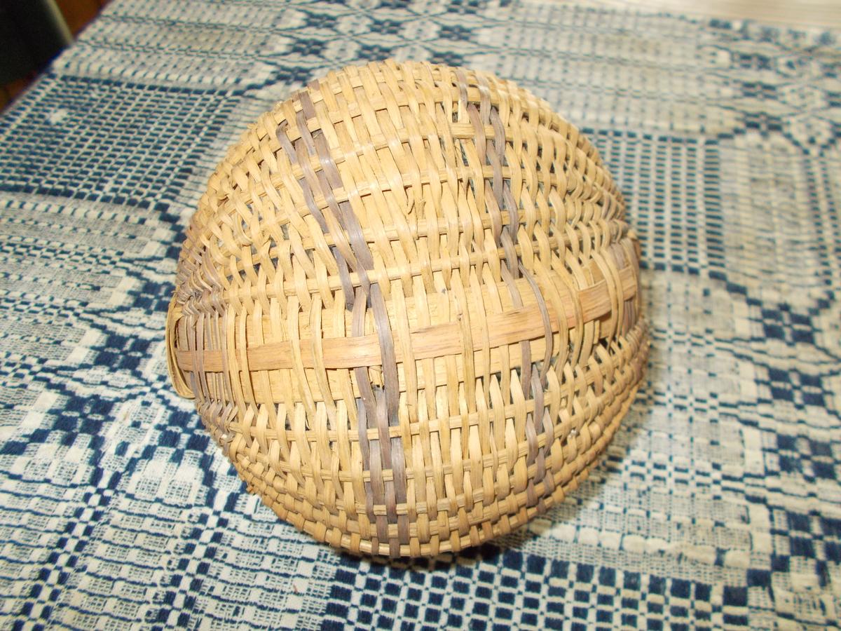PERFECT EGG BASKET WITH DYED WEAVER DECORATION