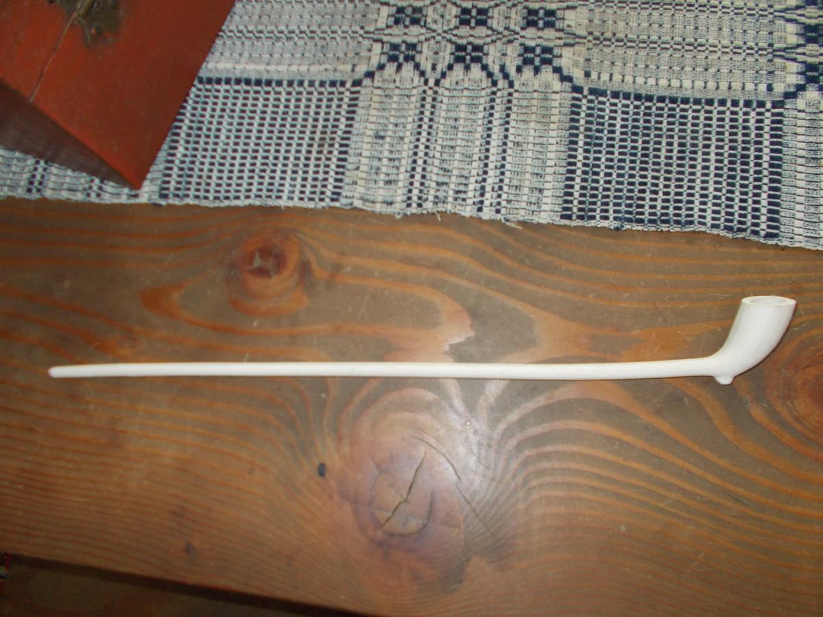 LONG UNUSED CLAY PIPE