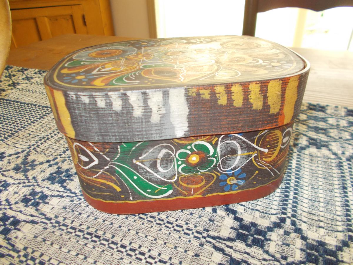 VINTAGE PAINT DECORATED BENTWOOD TRINKET BOX