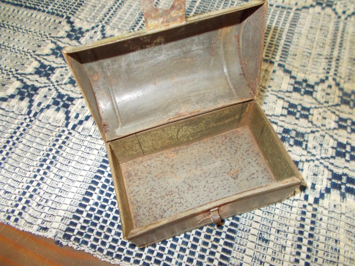 LITTLE TIN DOCUMENT/WHIMSEY BOX