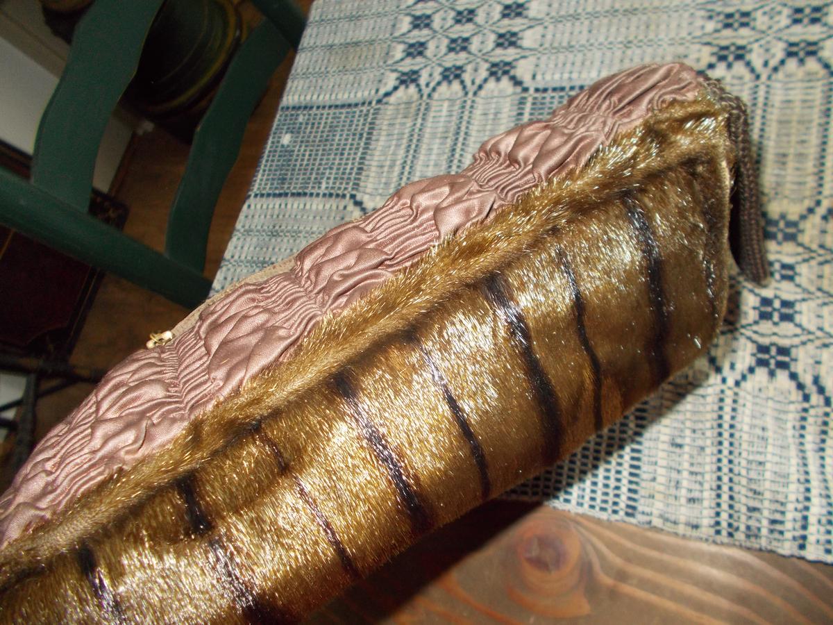 VICTORIAN FUR MUFF