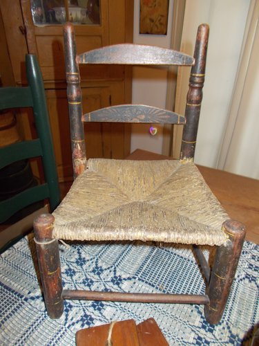 PAINT DECORATEDD CHILD'S CHAIR
