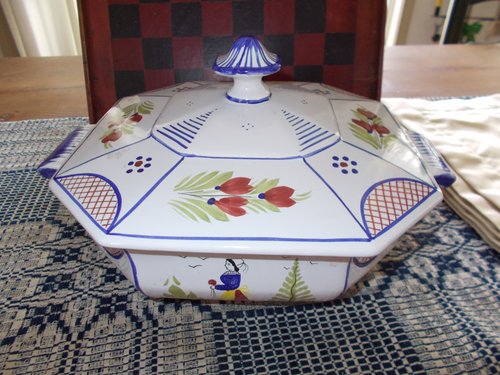 QUIMPER COVERED CASSEROLE DISH