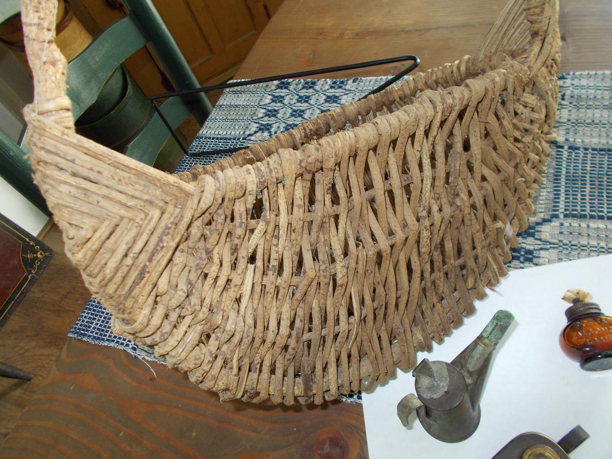 LARGE WILLOW HALF/WALL BASKET