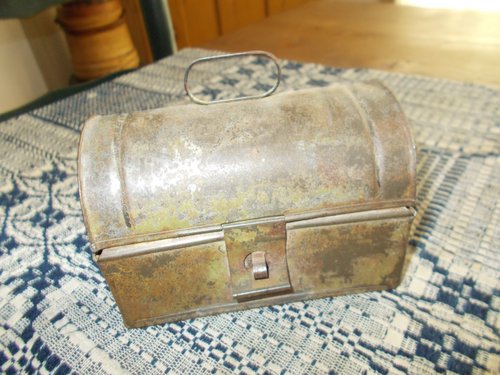 LITTLE TIN DOCUMENT/WHIMSEY BOX