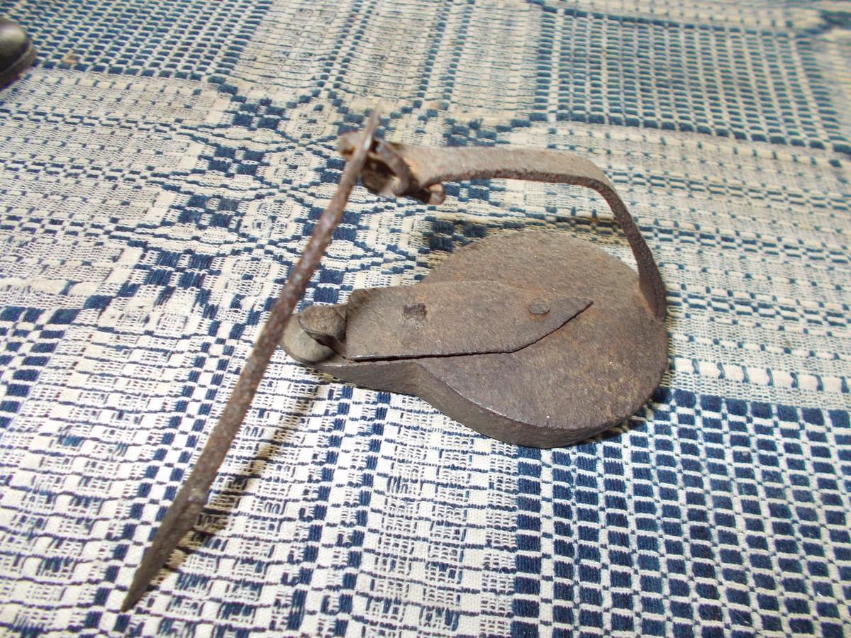 EARLY IRON CRUISE/BETTY LAMP