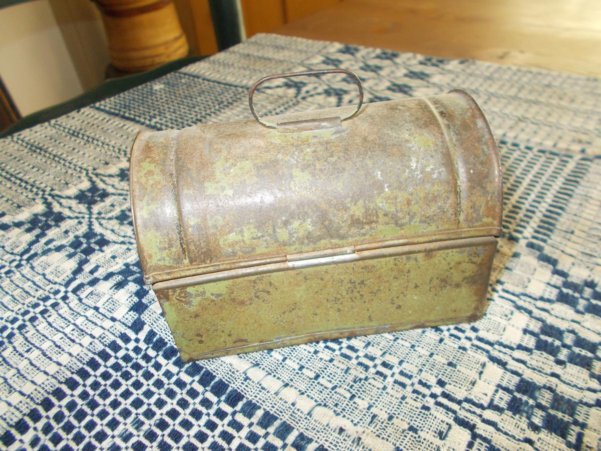 LITTLE TIN DOCUMENT/WHIMSEY BOX