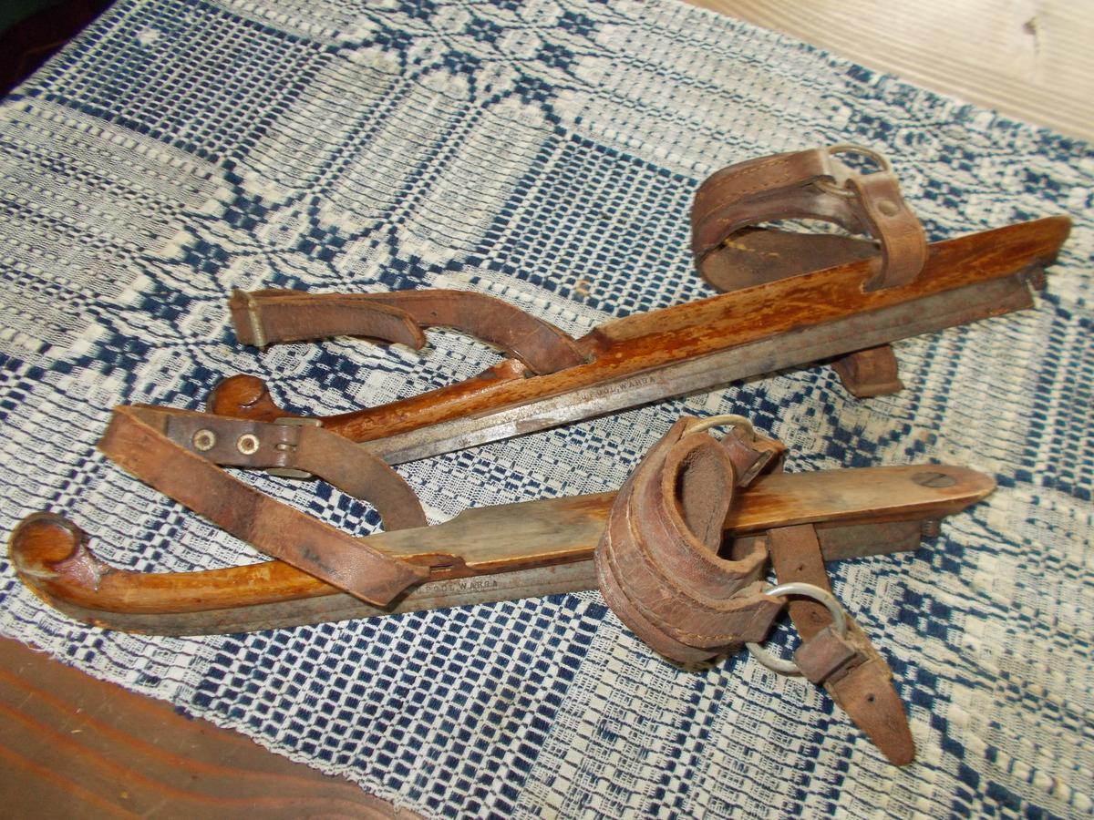 EARLY ICE SKATES