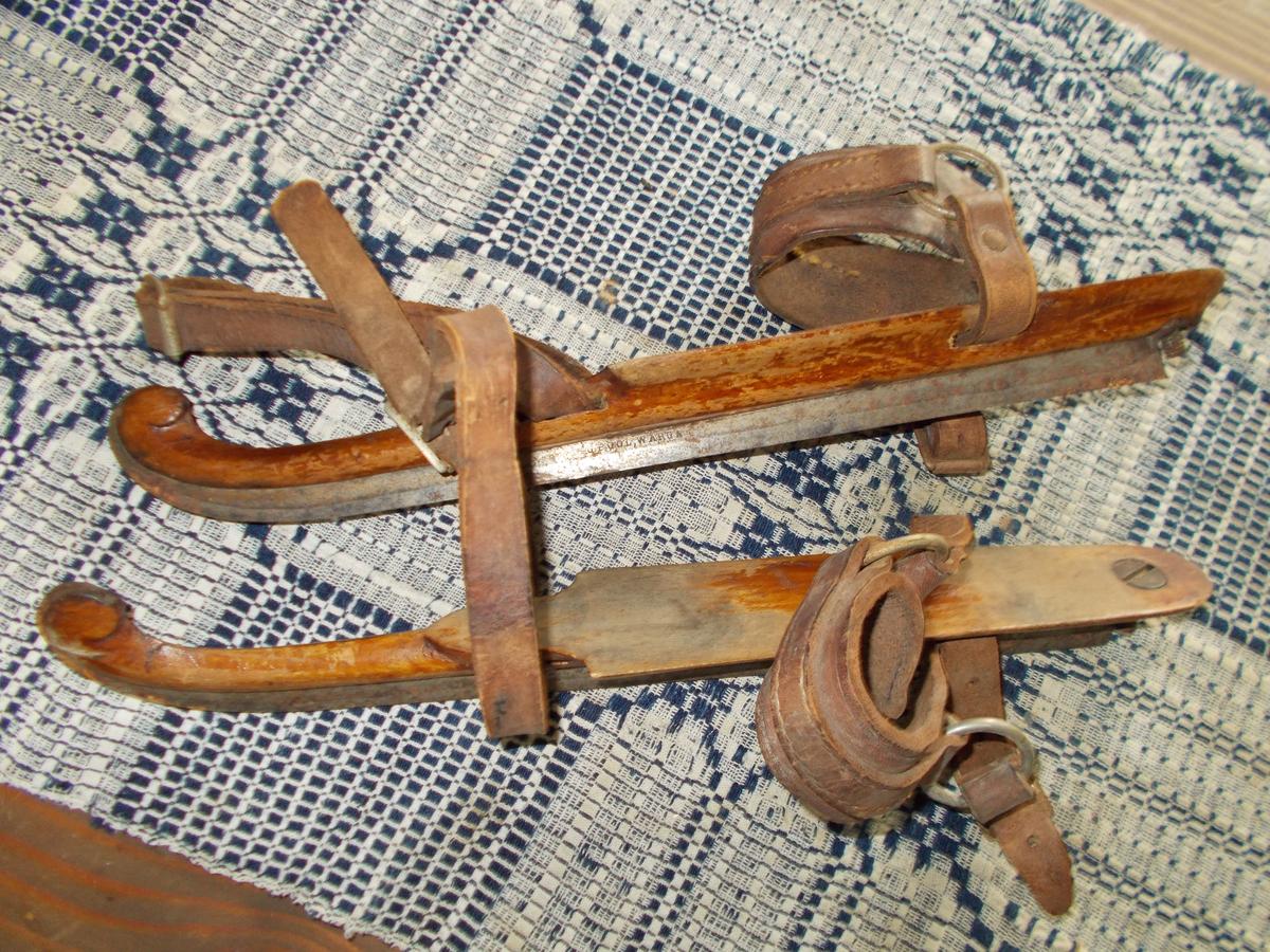 EARLY ICE SKATES