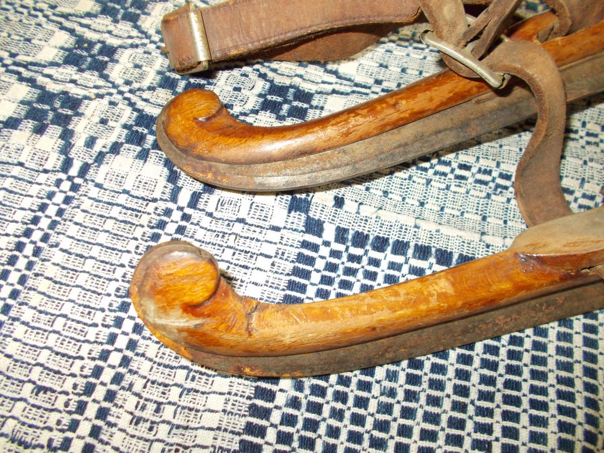 EARLY ICE SKATES