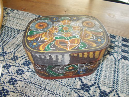 VINTAGE PAINT DECORATED BENTWOOD TRINKET BOX