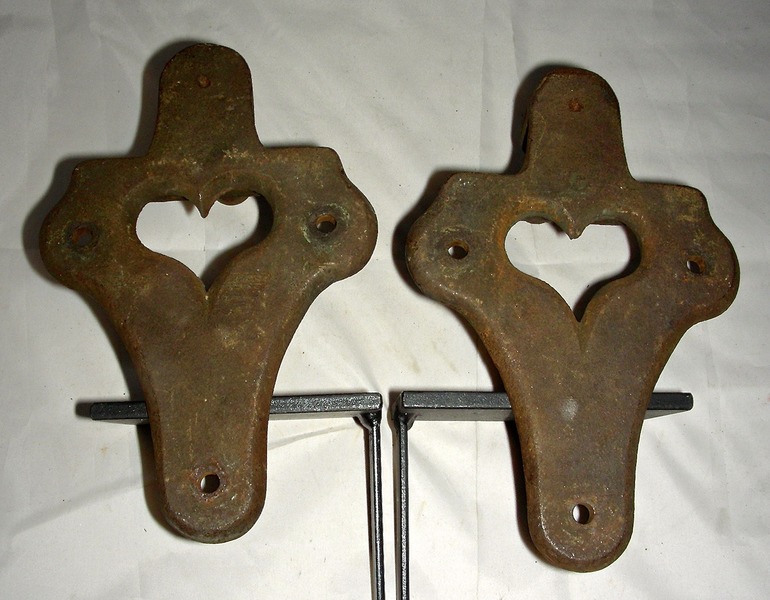 Pr Cast Iron Heart Decorated Farm Equipment Gears