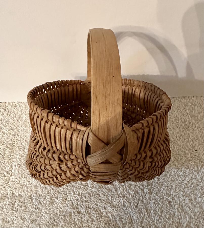 Miniature Buttocks Basket