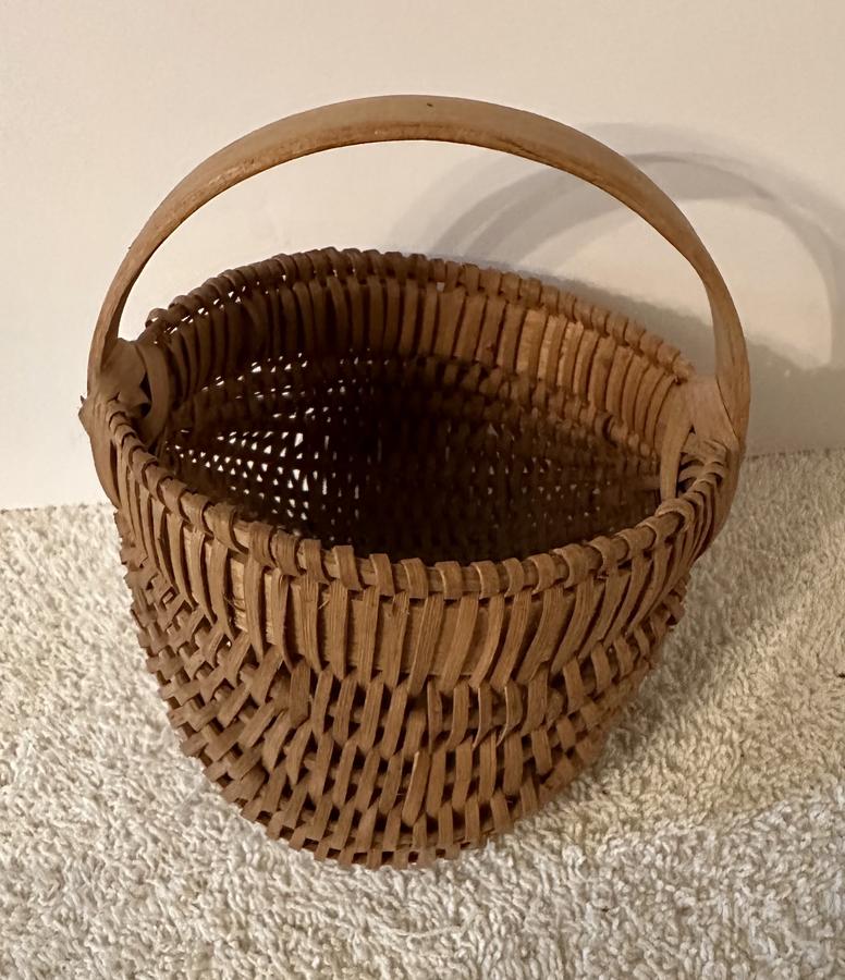 Miniature Buttocks Basket