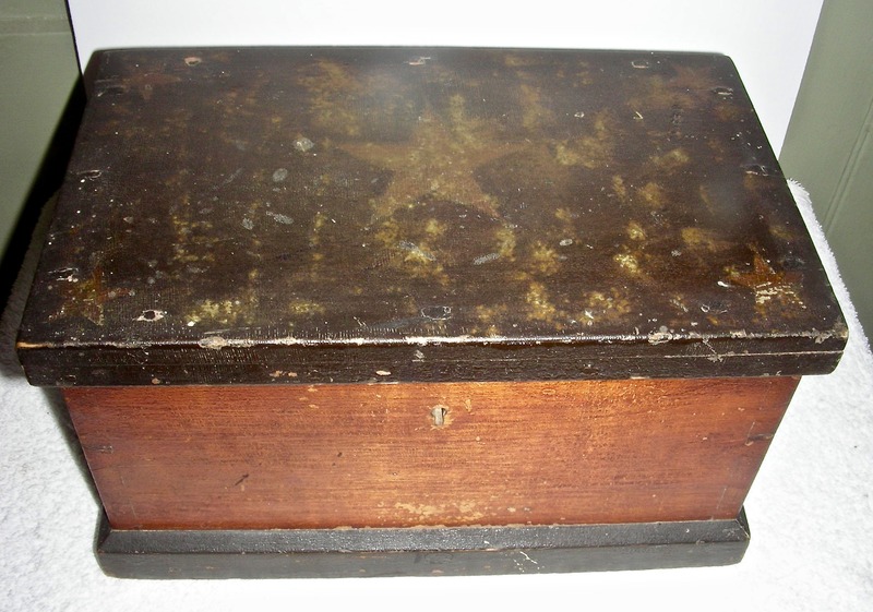 Small 19th C. Box w/Star Decoration & Divided Tray