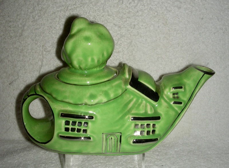 Lingard Pottery Teapot: “Old Lady in a Shoe”