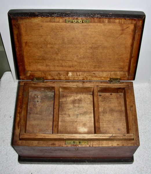 Small 19th C. Box w/Star Decoration & Divided Tray