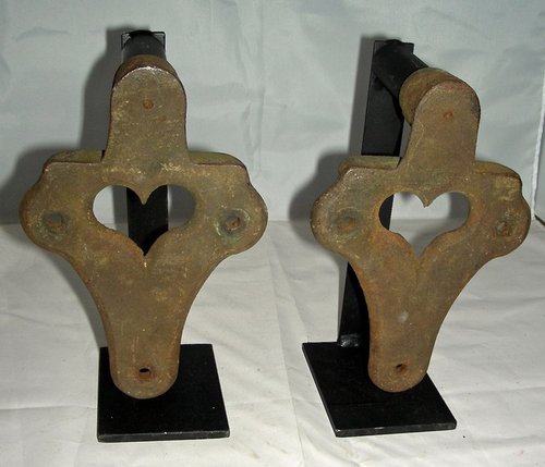 Pr Cast Iron Heart Decorated Farm Equipment Gears