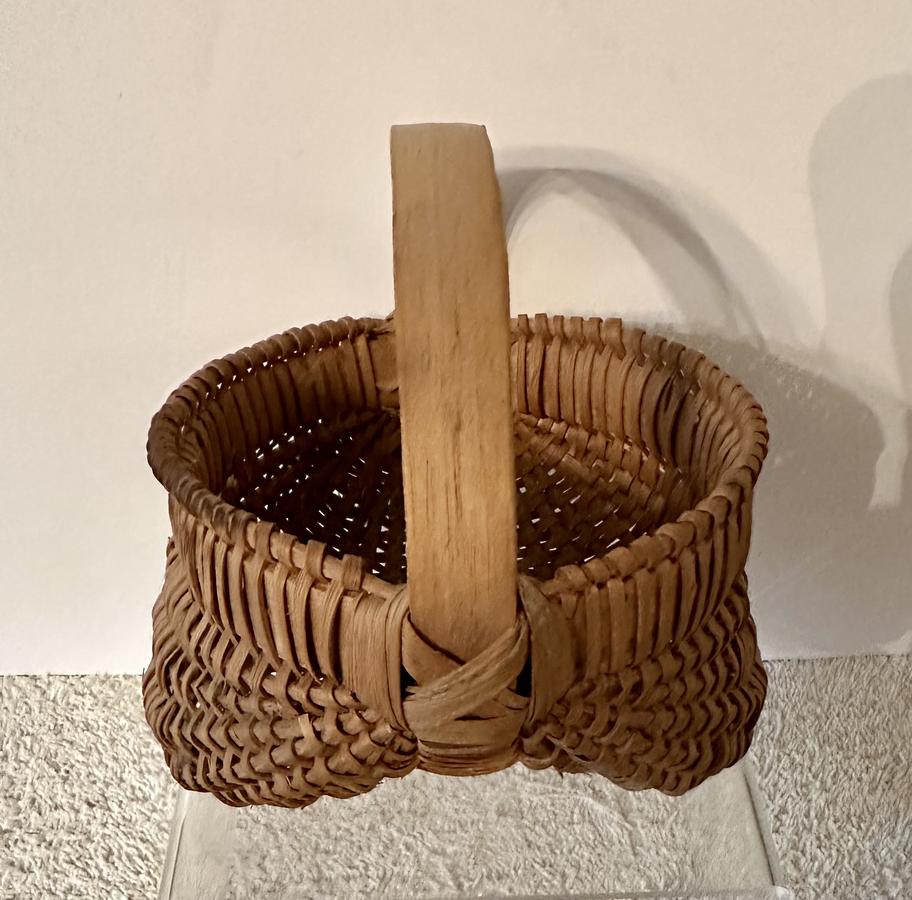 Miniature Buttocks Basket