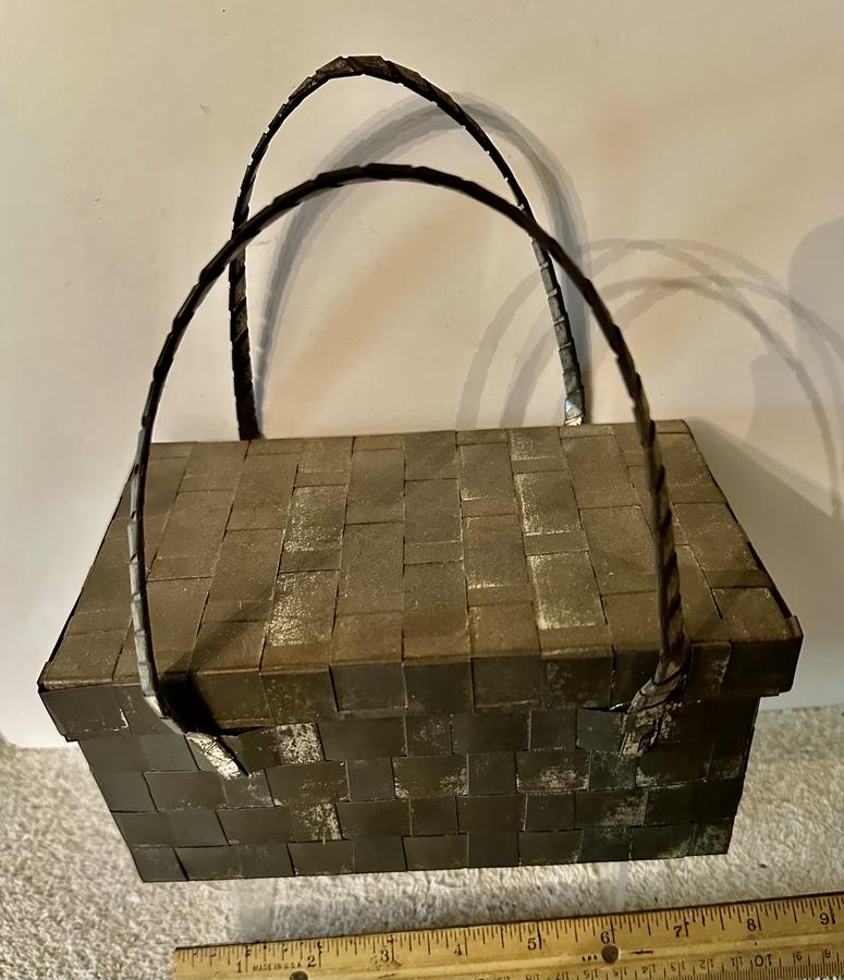 Lidded Tin 10th Anniversary Basket w/Double Handle