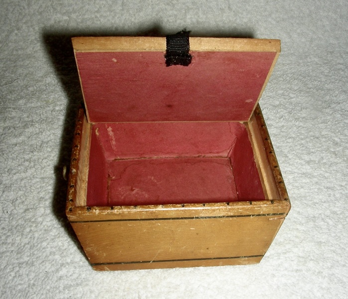 Small 19th C Trinket Box w/ Hand-Painted Lid