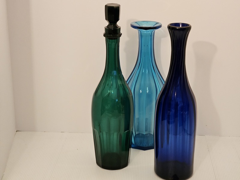 Choice of Early blown and simple molded glass exam