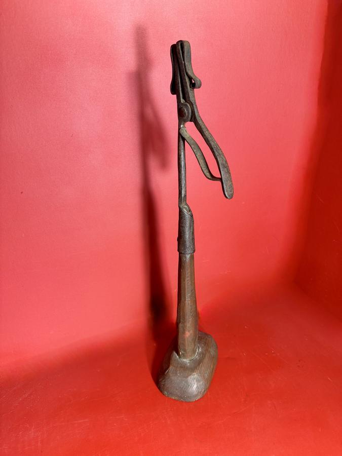 26-109. Wrought-Iron Splint / Rushlight Holder