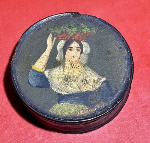 25-071. Round Snuff Box, Johann Stobwasser Type