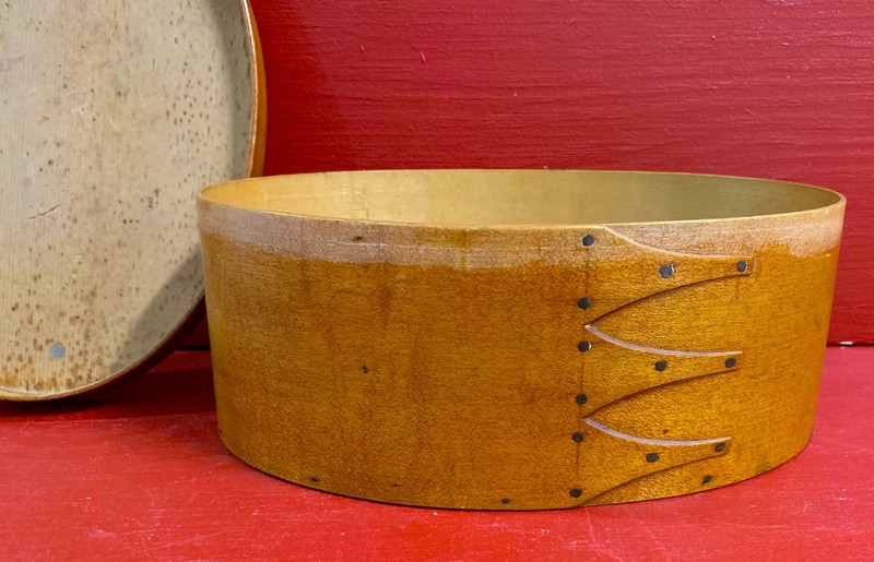 22-182. NY Shaker band box.