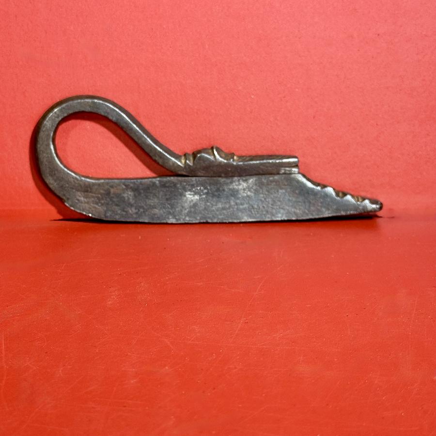26-086 Flint Striker in Stylized Form of Ice Skate