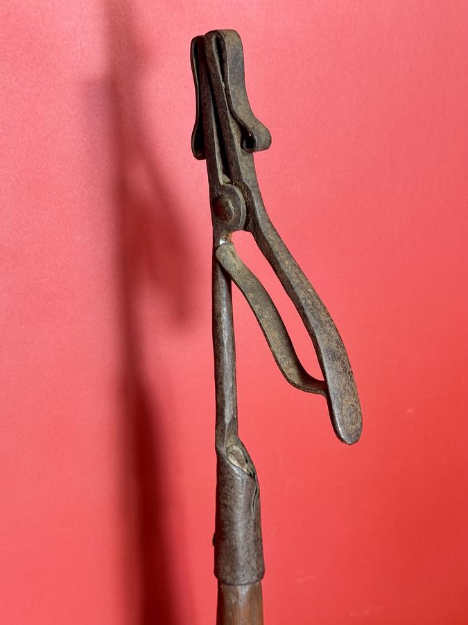 26-109. Wrought-Iron Splint / Rushlight Holder