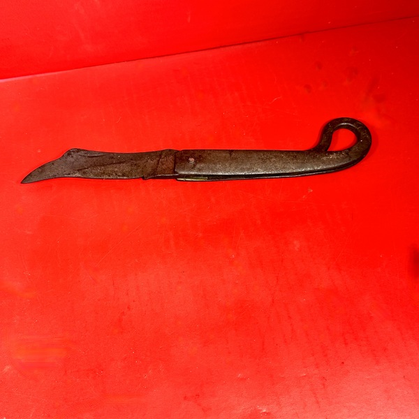 26-010 Jackknife with Integral Flint Striker