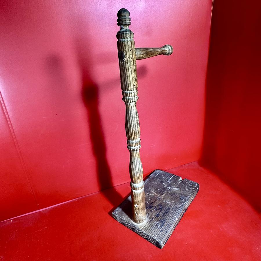 26-049 Primitive Pine Light Stand for Betty Lamps