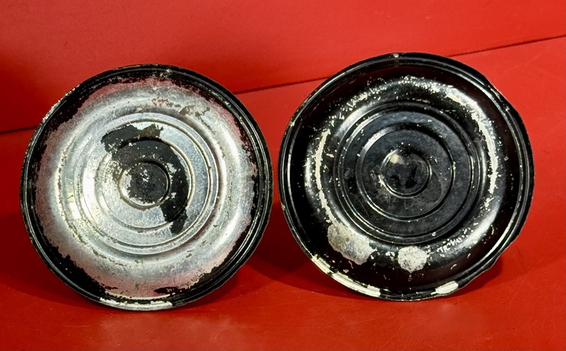 25-085 Pair Painted Finger Lamps & extinguishers