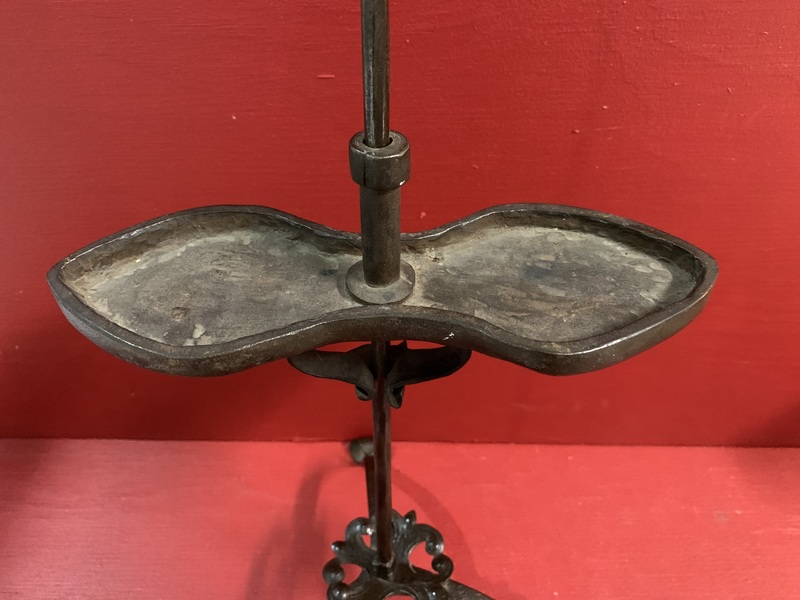 22-202.Wrought Iron pan oil/fat lamp