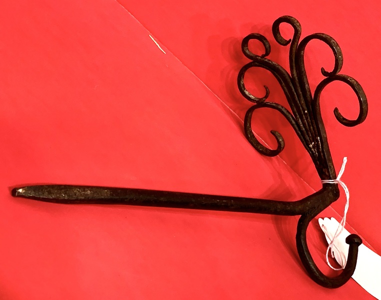23-012. Feather & scroll design jamb peg lamp hook