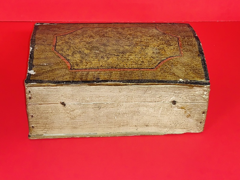 Dome top dresser box.