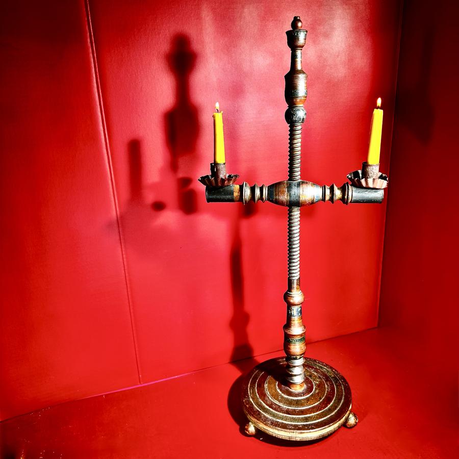 26-017 Turned Painted Adjustable Candle Stand