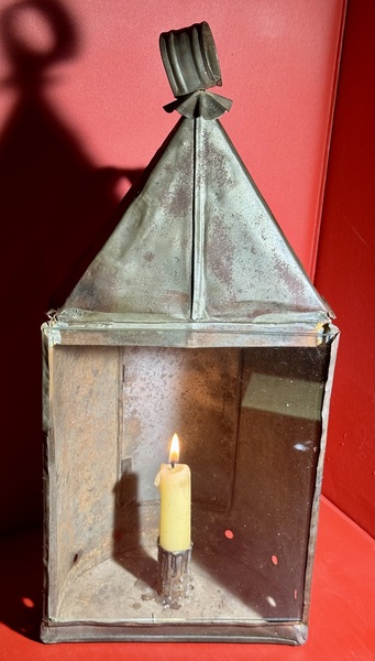 25-114 Candle Lantern in a Semilunar Form
