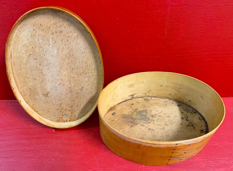 22-182. NY Shaker band box.