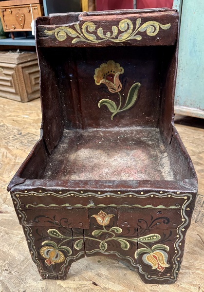 21-074. A Medium Sized Work / Storage Box