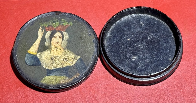 25-071. Round Snuff Box, Johann Stobwasser Type