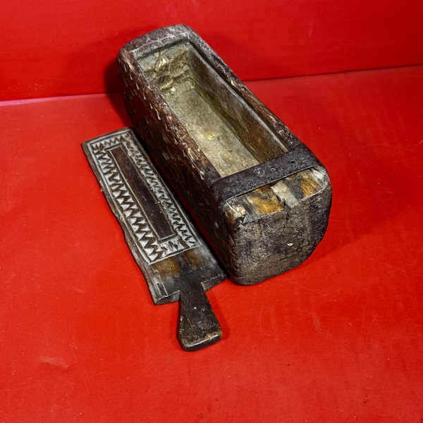 26-016. A Miniature Chip-Carved Slide Lid Box