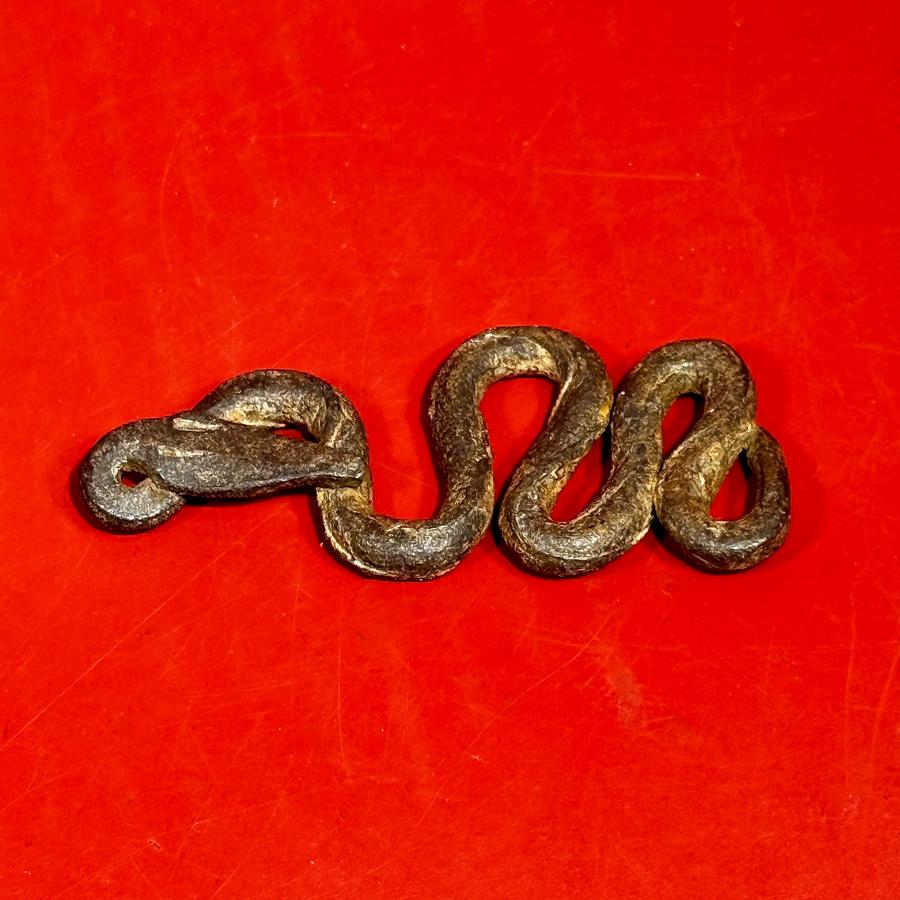 25-191 Snake-Form Flint Striker