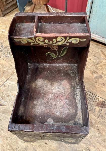 21-074. A Medium Sized Work / Storage Box