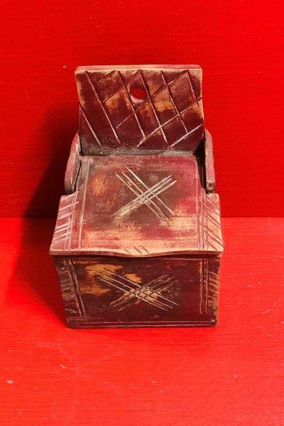 Early hanging salt box