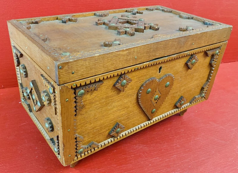 22-085. PA Tramp Art miniature chest.