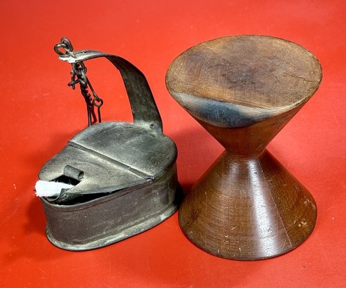 22-129 aa. Lamp tidy stand