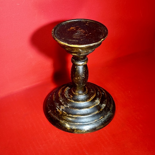 26-036. A Hardwood Turned Lamp Stand