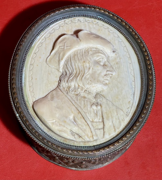 25-184 Carved Bone Relief Portrait on a Snuff Box